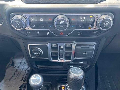 Used 2019 Jeep Wrangler Unlimited Sahara w/ Cold Weather Group AWD/4WD image 26