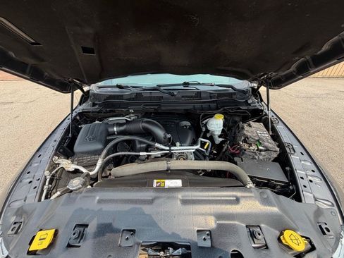 Used 2018 RAM 1500 Classic SLT AWD/4WD image 9