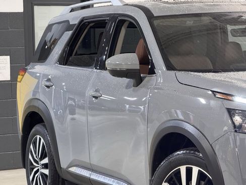 New 2025 Nissan Pathfinder Platinum image 5