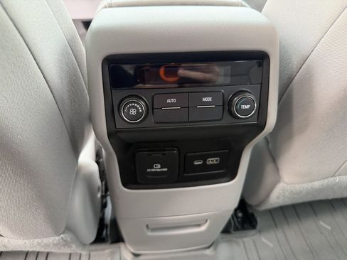Certified 2020 GMC Acadia SLE w/ Driver Convenience Package AWD/4WD image 22