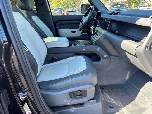 Used 2023 Land Rover Defender 110 X-Dynamic SE image 17