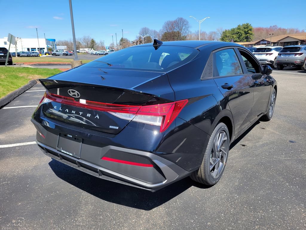 Used 2026 Hyundai Elantra SEL FWD image 3