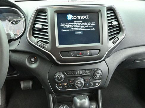 Used 2022 Jeep Cherokee Trailhawk w/ Premium Leather Package AWD/4WD image 22