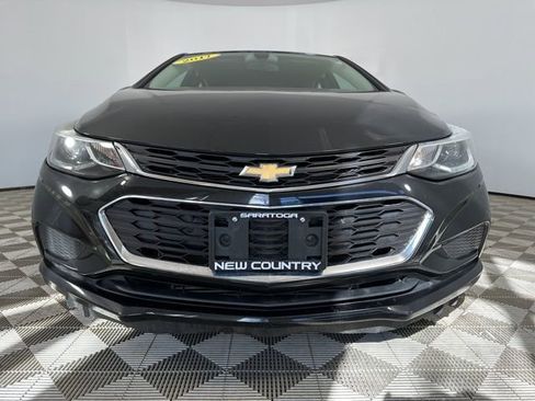 Used 2017 Chevrolet Cruze LT w/ Convenience Package FWD image 2