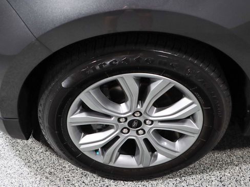 Used 2019 Ford Edge Titanium image 11