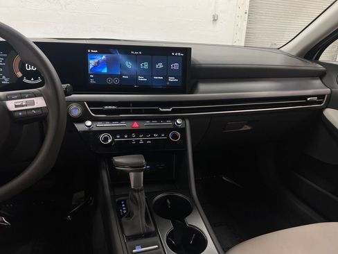 Used 2025 Hyundai Sonata SE FWD image 18