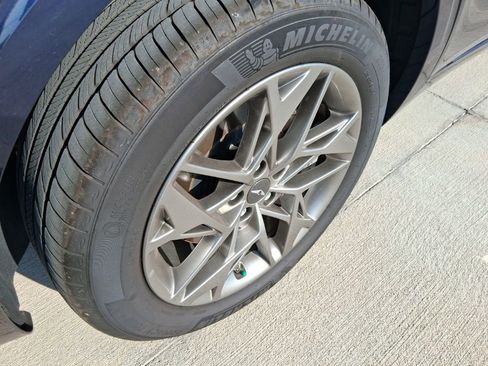 Certified 2025 Genesis GV70 2.5T image 20