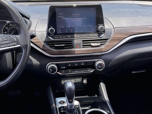 Used 2024 Nissan Altima 2.5 SV FWD image 7