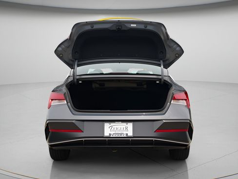 Certified 2024 Hyundai Elantra SEL w/ Convenience Package FWD image 10