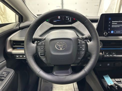 Used 2025 Toyota Prius XLE image 17