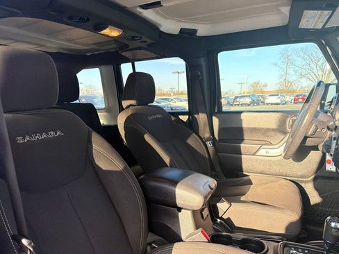 Used 2017 Jeep Wrangler Unlimited Sahara w/ Connectivity Group image 26