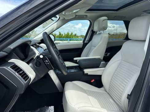 Used 2025 Land Rover Discovery S image 23