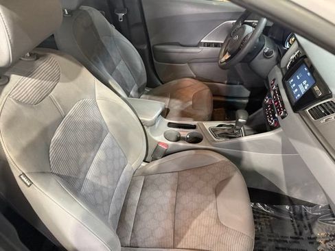 Used 2017 Kia Niro LX FWD image 29
