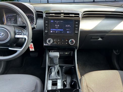 Used 2022 Hyundai Tucson SE w/ Cargo Package image 18