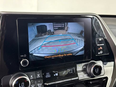 Used 2023 Toyota Highlander LE FWD image 26