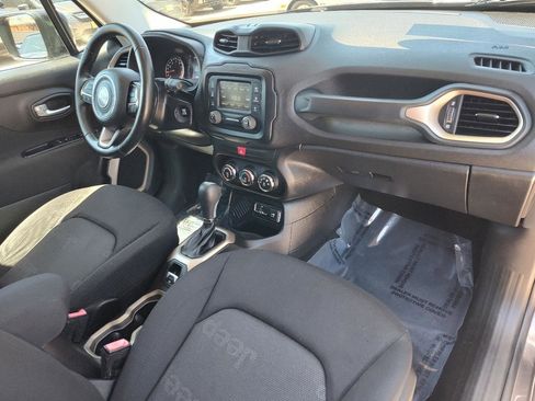 Used 2016 Jeep Renegade Latitude FWD image 46