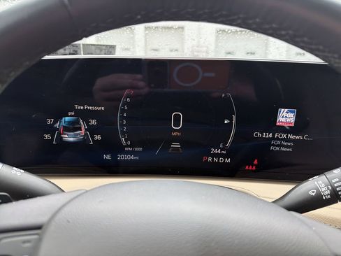Used 2024 Cadillac XT4 Luxury w/ Cold Weather Package FWD image 23