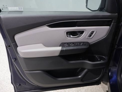 Used 2025 Honda Pilot EX-L image 12