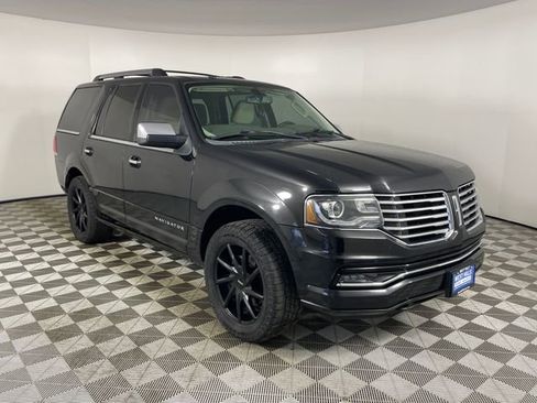 Used 2015 Lincoln Navigator Base image 25