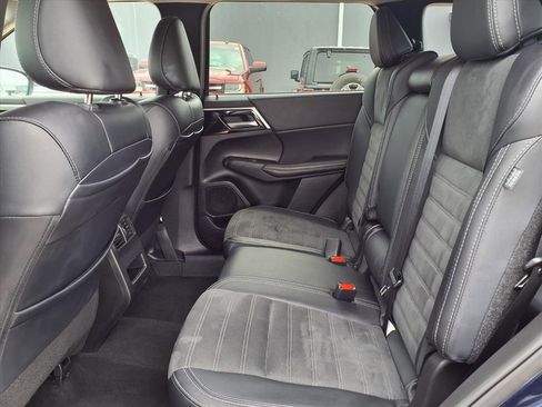 Used 2024 Mitsubishi Outlander SE FWD image 12