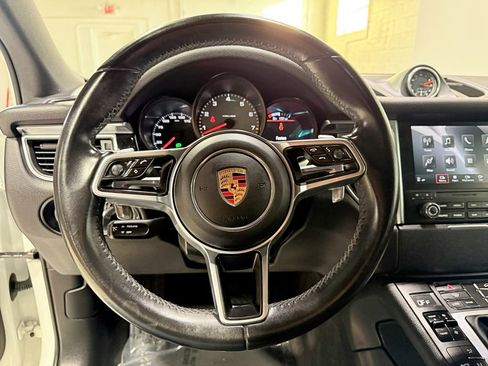 Used 2017 Porsche Macan S image 12