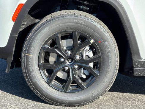 New 2026 Jeep Grand Cherokee Altitude AWD/4WD image 24