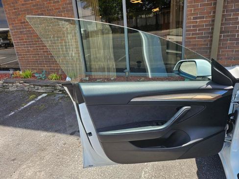 Used 2023 Tesla Model 3 Standard Range RWD image 33