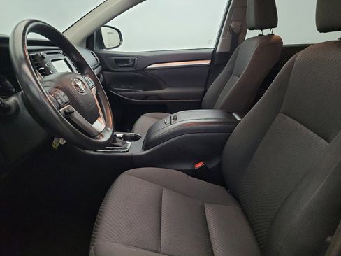 Used 2015 Toyota Highlander LE image 17