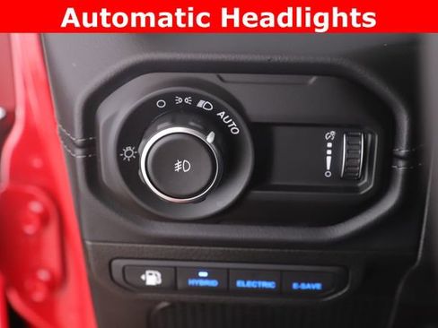 Used 2025 Jeep Wrangler Unlimited Sahara w/ Safety Group image 18