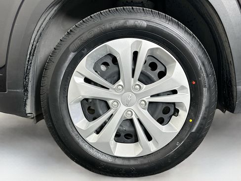Used 2025 Chevrolet Trax LS FWD image 11