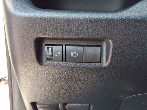 Certified 2019 Toyota RAV4 LE AWD/4WD image 29