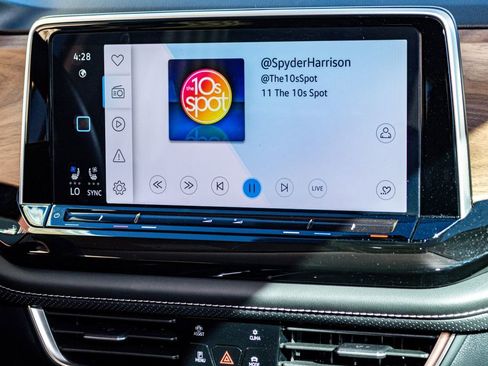 Used 2025 Volkswagen Atlas SE image 13