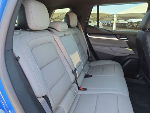 Used 2025 GMC Terrain Elevation w/ Elevation Premium Package AWD/4WD image 17