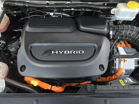 Used 2023 Chrysler Pacifica Limited image 33