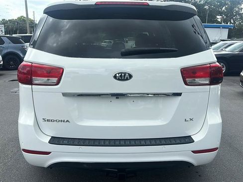 Used 2016 Kia Sedona LX w/ LX Convenience Package FWD image 9
