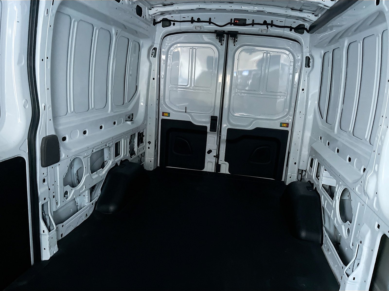 Used 2024 Ford Transit 250 148 Medium Roof Extended AWD image 25