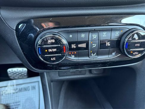 Used 2023 Buick Encore GX Select w/ Sport Touring Package FWD image 33