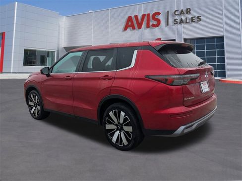 Used 2025 Mitsubishi Outlander SE image 9