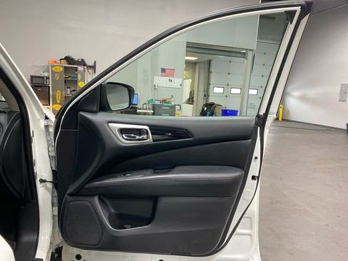 Used 2018 Nissan Pathfinder S AWD/4WD image 28
