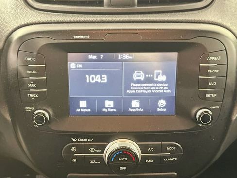 Used 2018 Kia Soul + image 11