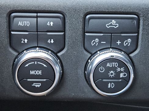 Used 2023 GMC Sierra 1500 Elevation w/ LPO, Elevation Black Package AWD/4WD image 19