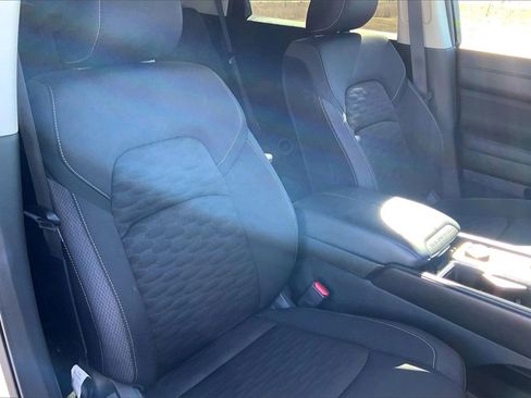 Used 2025 Nissan Pathfinder SV image 23