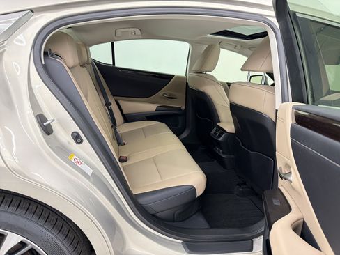 Used 2019 Lexus ES 300h w/ Premium Package FWD image 29
