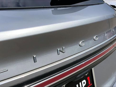 Used 2023 Lincoln Nautilus FWD w/ Premium Package image 9