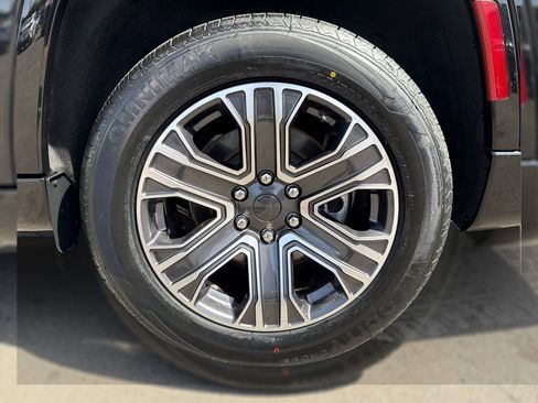 Used 2024 Jeep Wagoneer L Series II w/ Flexible Seating Group image 14