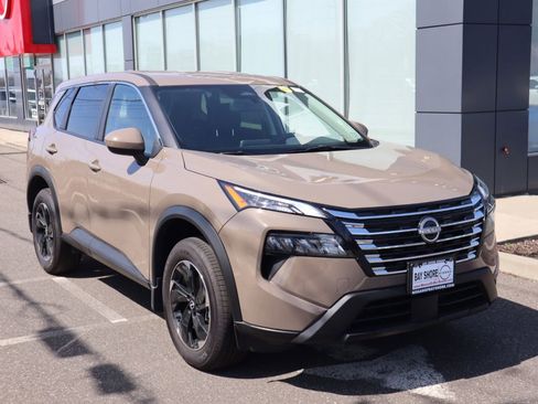 Certified 2025 Nissan Rogue SV image 3