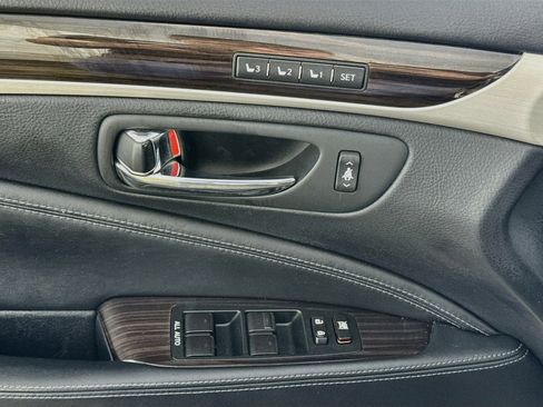 Used 2013 Lexus LS 460 AWD w/ Comfort Pkg image 22