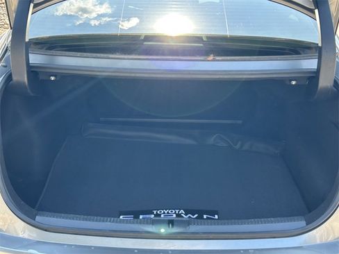 Used 2023 Toyota Crown Limited image 12