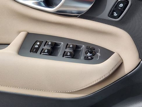 New 2026 Volvo XC90 B6 Plus w/ Protection Package Premier image 4