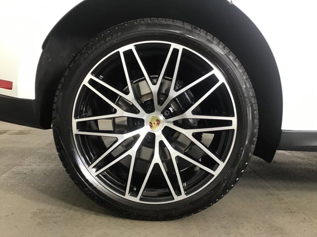 Certified 2026 Porsche Macan AWD/4WD image 13